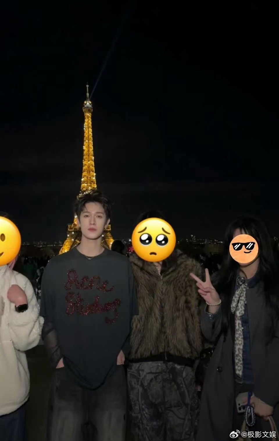 网友巴黎偶遇李昀锐合影网友巴黎偶遇与李昀锐合照网友巴黎偶遇李昀锐合影，哇塞，确实