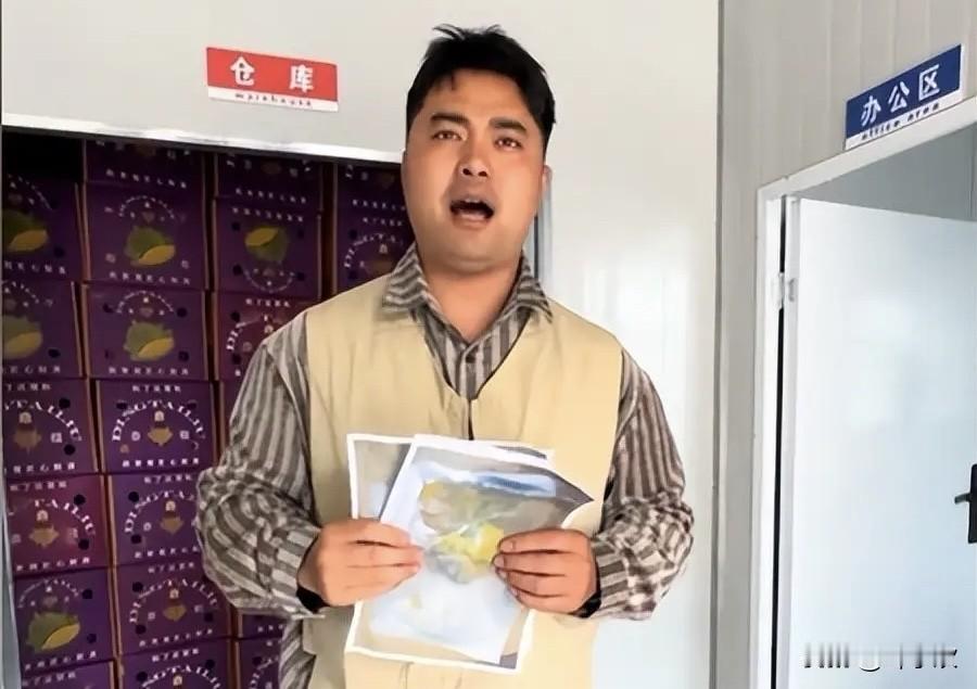 没想到“190元榴莲”这件事还有后续，
让我最为震惊的不是买家把客服骂哭，
也不