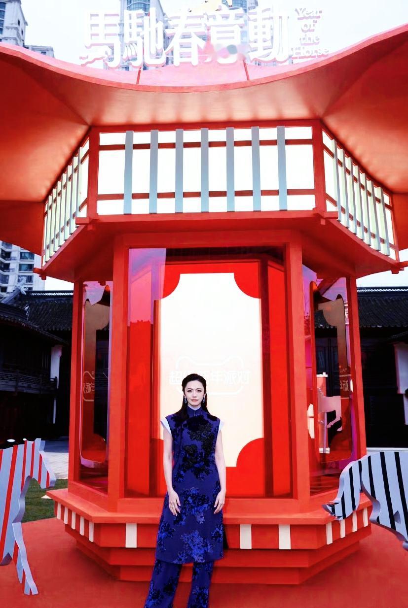 跟着@姚晨 ，感受非遗GLASS『马驰春意动』[比心]