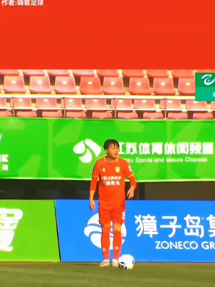 獐子岛：太搞笑！大连英博B队后卫抽象乌龙。
嗨客足。
(4月24日，中乙第5轮，