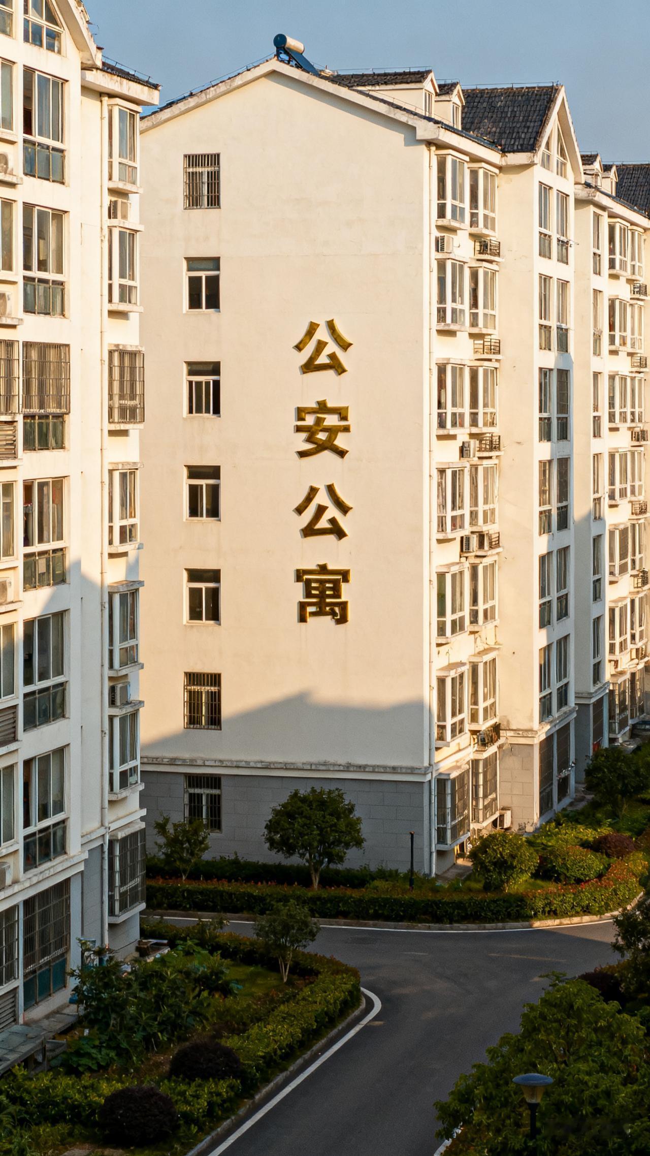 又一大“辅警安居工程”在新疆乌什落地，200套公寓9月18日开始发钥匙。

新疆