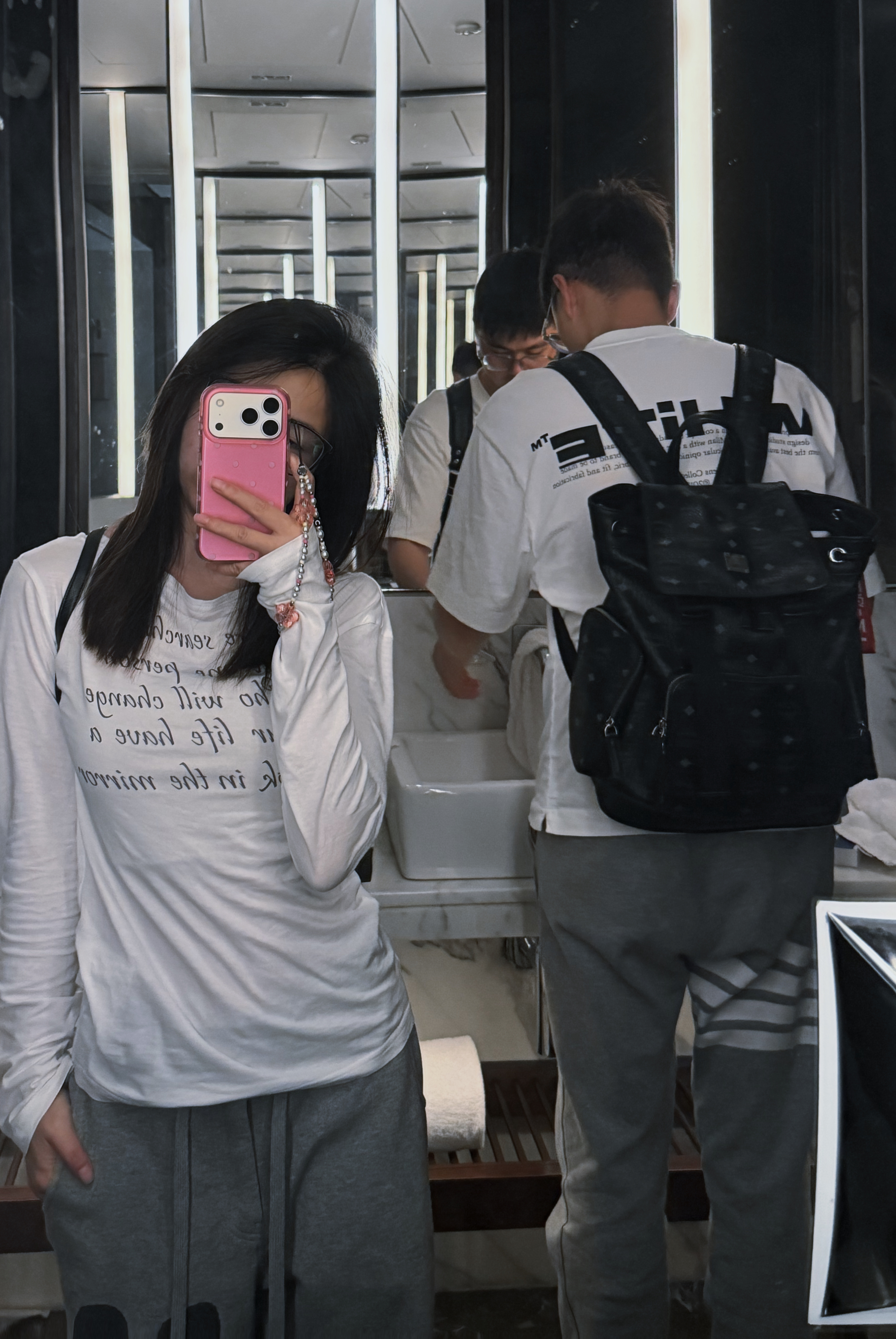 早啊，起来打高铁去上班了早安