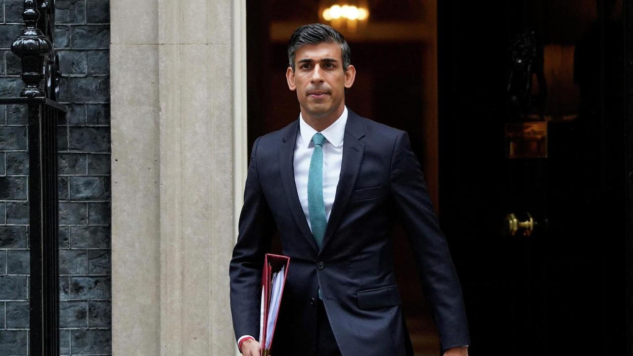 中英外长通话后，不到24小时，英国对华滥施单边制裁。受美国影响，英国政府也将中国
