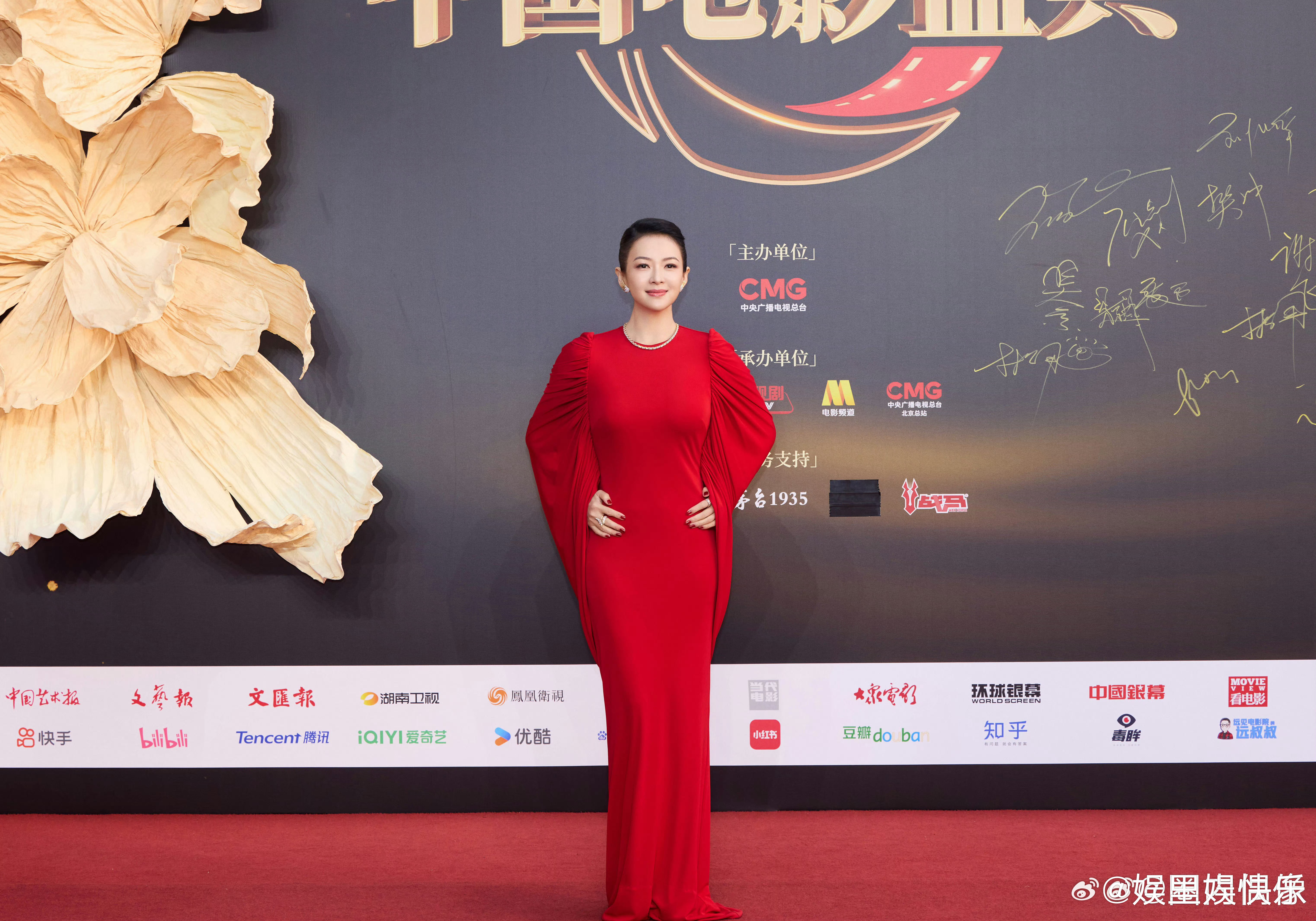 章子怡年度剧情电影女演员央妈对章子怡全肯定 用生命浇灌角色的演员值得！二十余载从