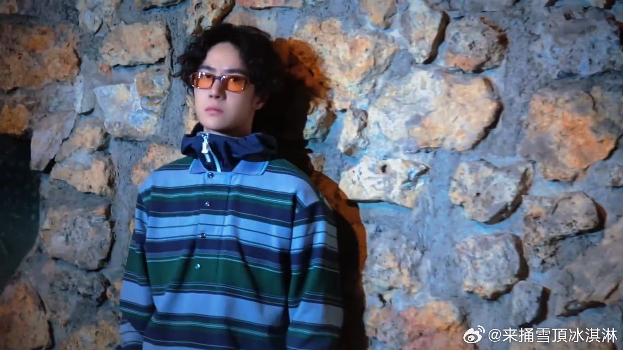 王一博光影定格王一博绿荫作序好的 