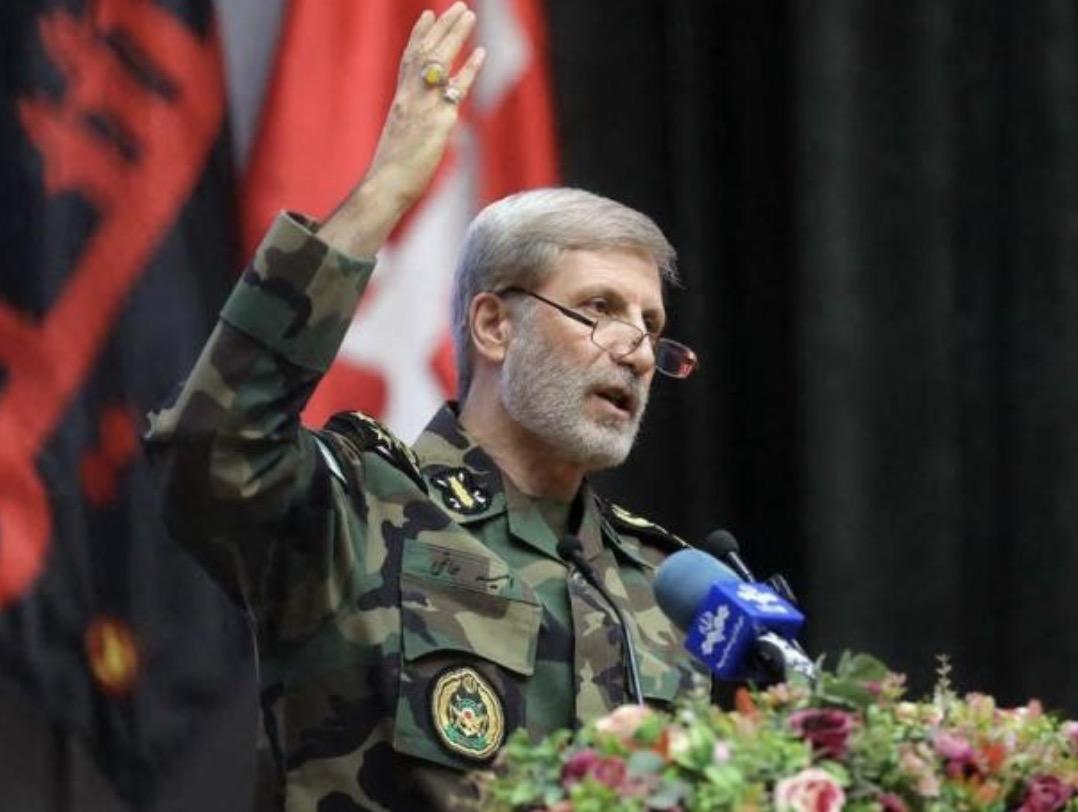 在美伊新一轮谈判前夕，伊朗陆军司令贾汉沙希2月22日高调展示战备姿态。他视察西北