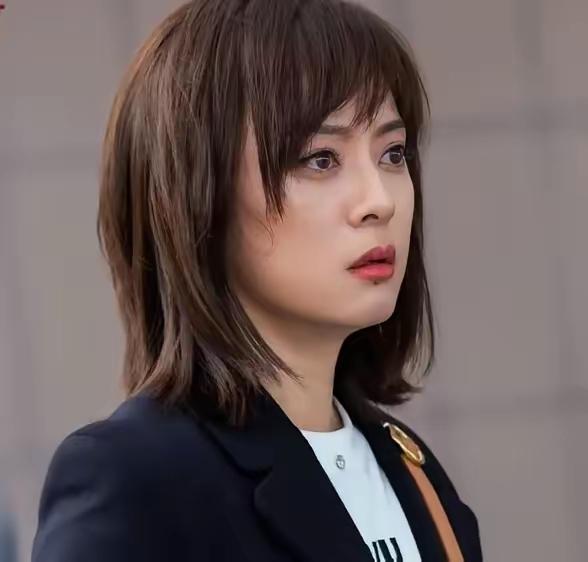 追剧《危险关系》，一直有一个疑问，像颜聆母女这样的高知女性，为何会轻而易举被精神