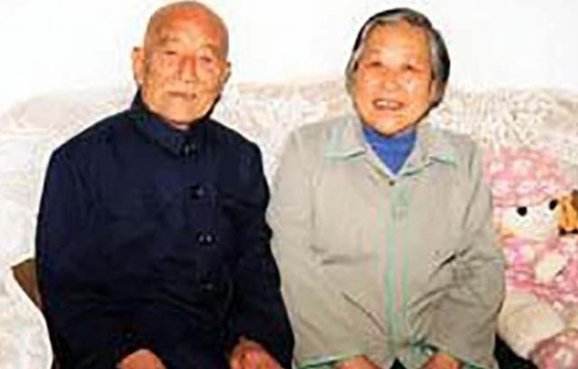 1971年，陕西一贫农贪图便宜，娶了小他10岁不要彩礼，离过婚且坐过牢的女干部。