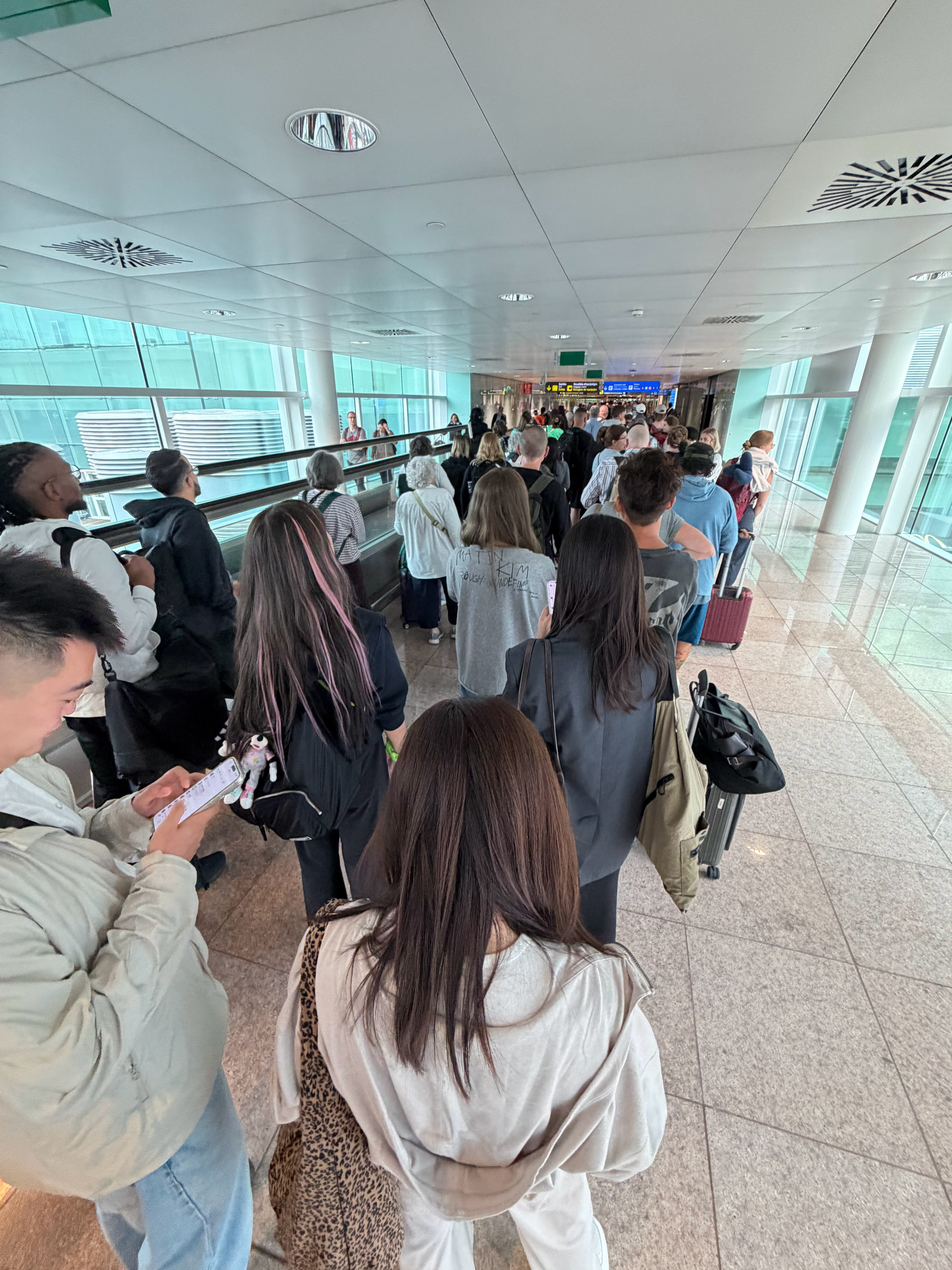 到巴塞罗那了[春游家族]这次行程我最喜爱的车并非某单一品牌而是所有车都可能用到的