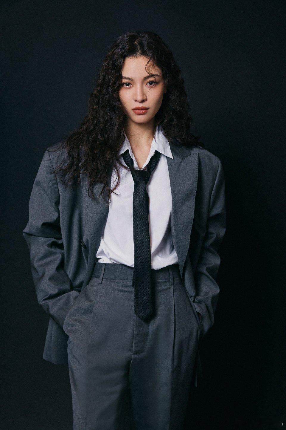 #钟楚曦李一桐可以结婚了#两位美女能不能贴贴[抱一抱][抱一抱] ​​​