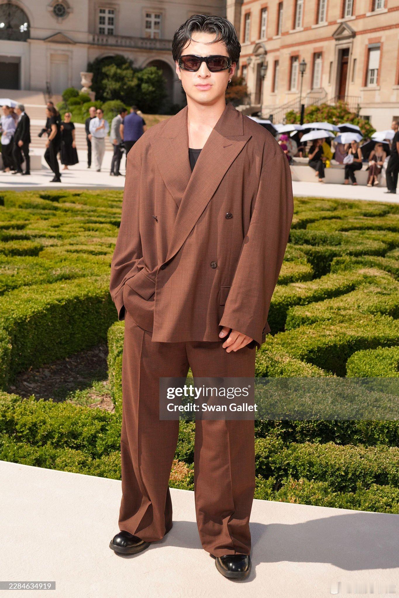 哈德森·威廉姆斯出席Balenciaga高定秀场： 