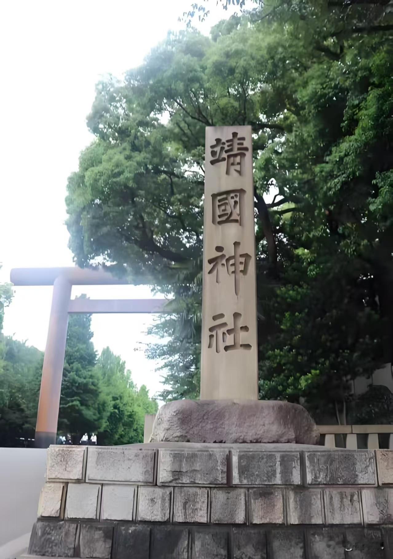 日本政客又去拜鬼了！真够丢人的。
4月21日，据央视新闻报道，日本众参两院议长和