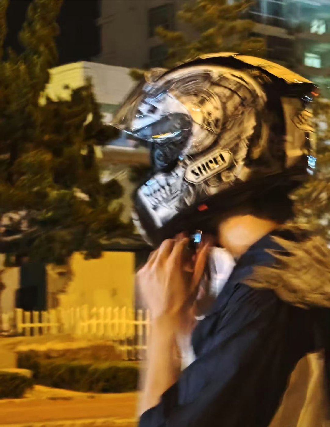 周柯宇戴头盔自拍好帅的造型！好想坐在哥哥得后座、周柯宇四百万粉丝福利 ​ ​​​