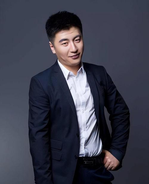 刚刚写完张雪峰的悼文，说实话，作为他的媒体同行，我的心情无比沉重。我在这篇悼文的