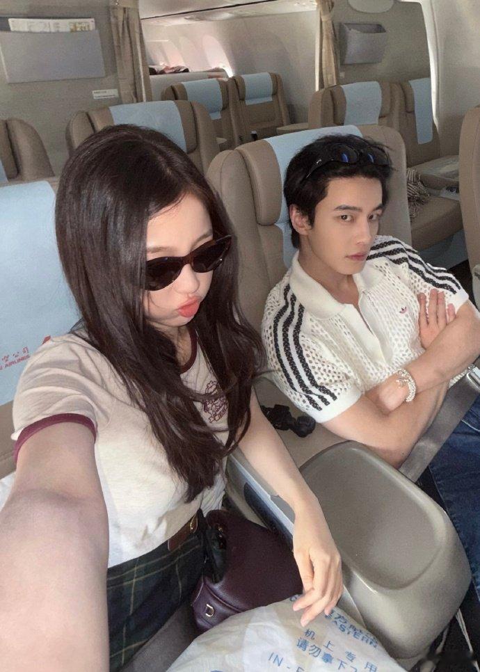 虞书欣给何与拍的照片虞书欣给何与出图 虞书欣给何与出图 