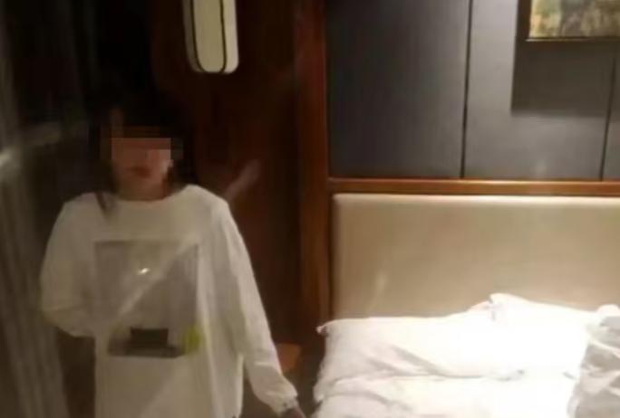 湖南，七十岁的大爷路上遇到一个女子，支付了20元，女子就带着他回家。没想到，大爷