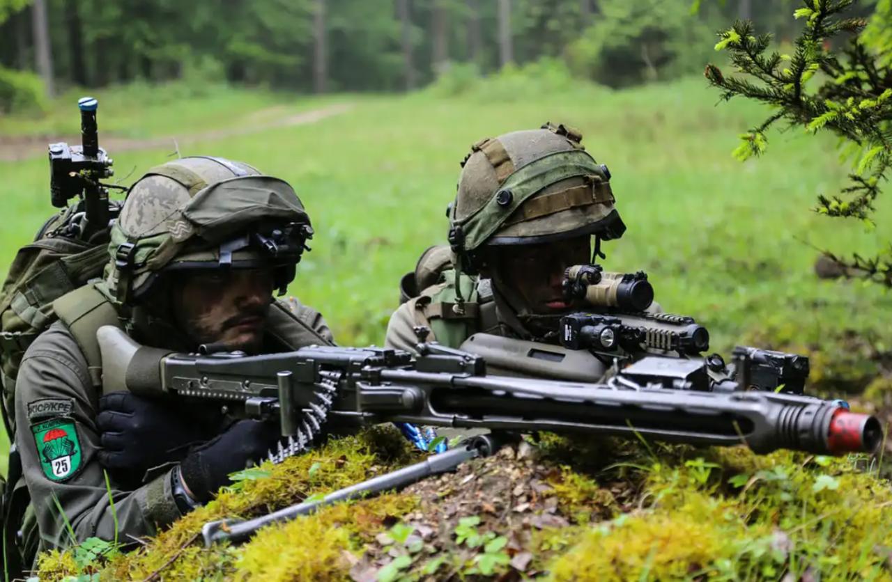 没想到，第一个向俄罗斯“开重炮”的国家。不是美国，也不是日本。而是一个被打趴下8