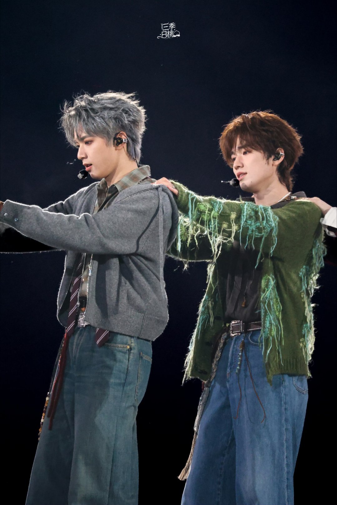 文轩 🐺🐟文轩世界第一初恋 “就这表情！算了别拍了你们先出去一下”烟花升停在