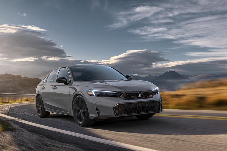 近日，本田汽车发布了美版新款思域Si的官图，相比标准版，该车在内外细节都大量采用