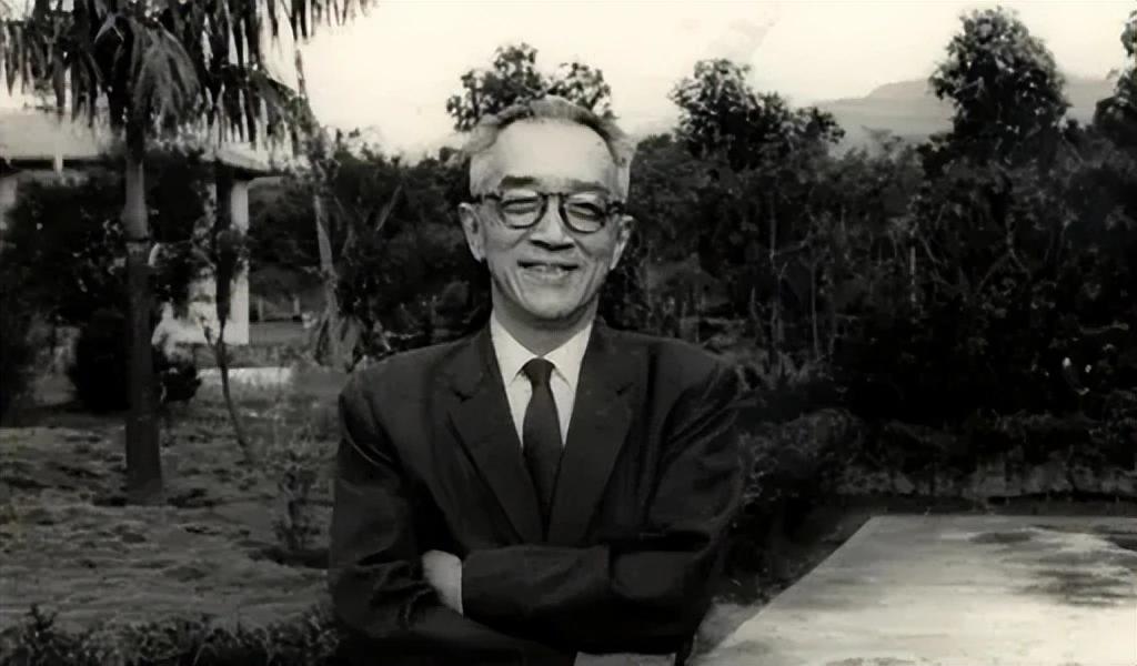 胡适和徐志摩是多年的好友，两人早年都在英国留过学，徐志摩是个浪漫主义诗人，是位风