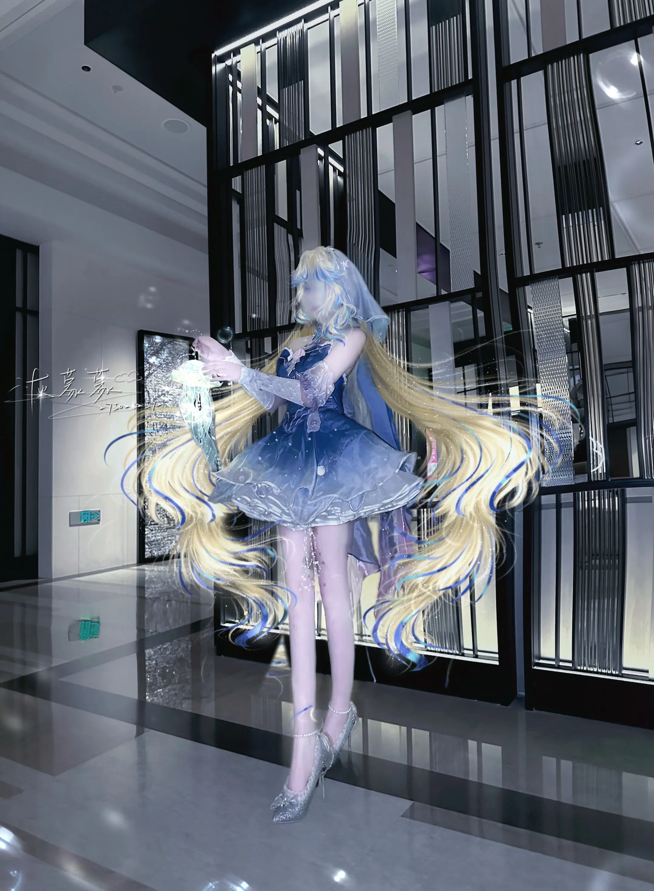 离别的眼泪化作水母，它亦为重逢咏唱