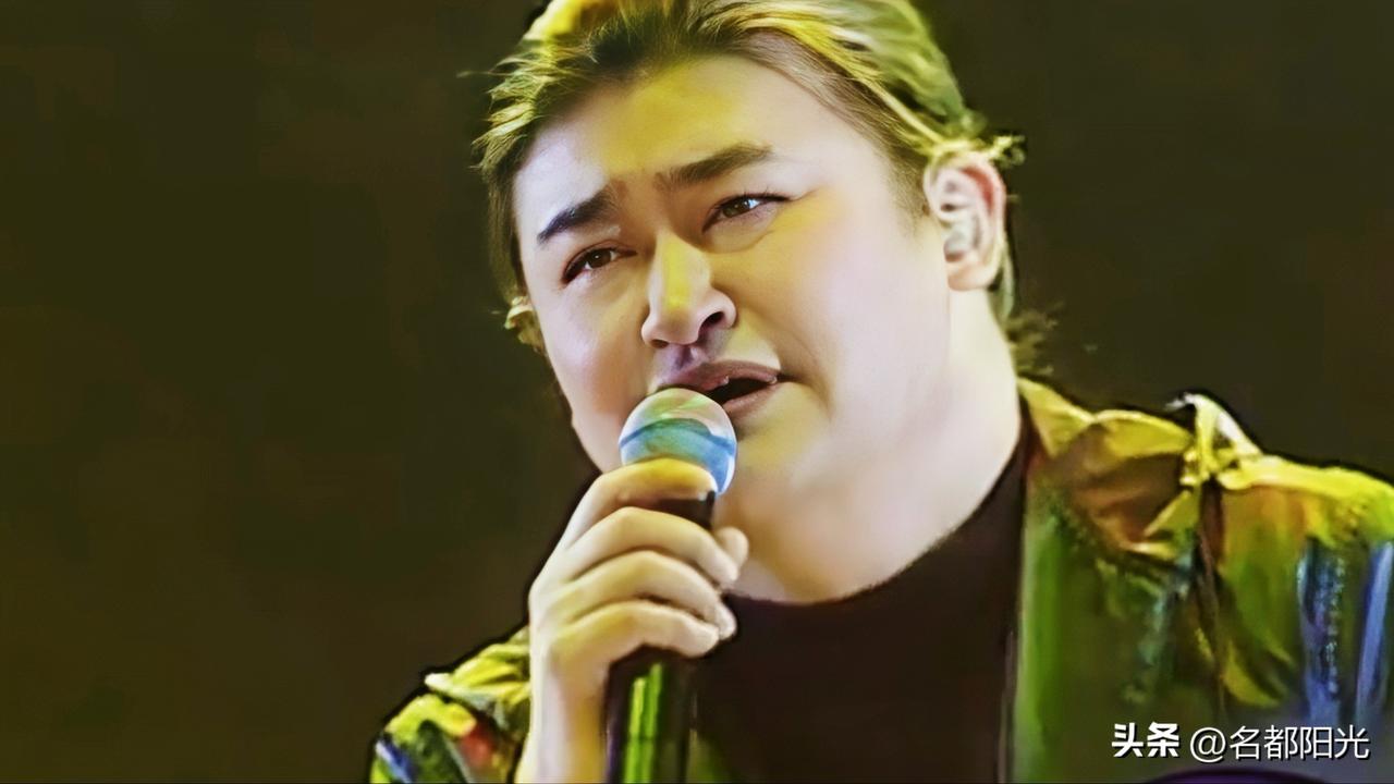 你觉得刘欢哪首歌最经典？刘欢很多歌曲都是自己谱曲自己写词，原创性强。他是一个天才