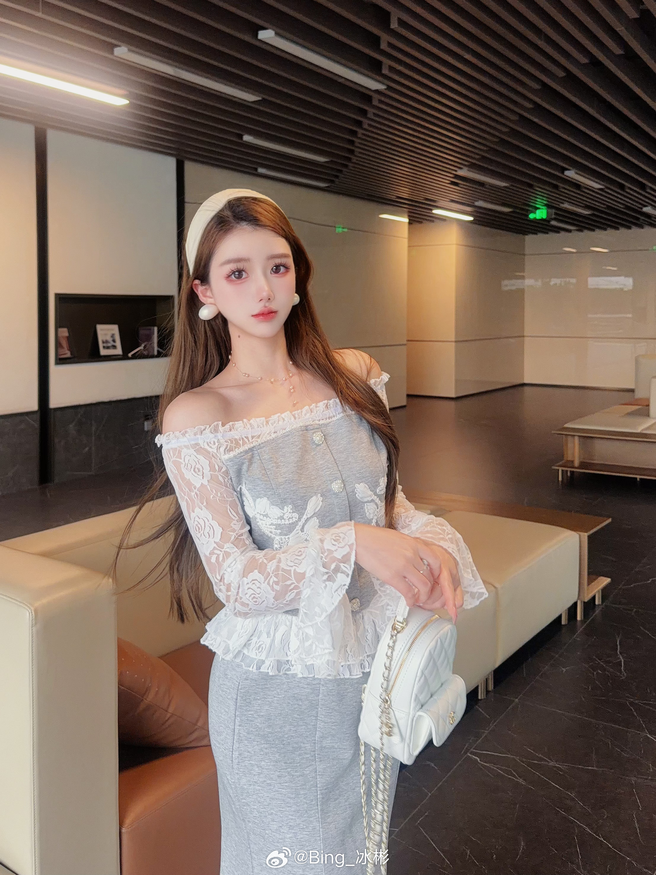 🎉今日已开✅️优雅与休闲的完美融合，蕾丝贴花拼接休闲套装，轻松驾驭各种场连帽马