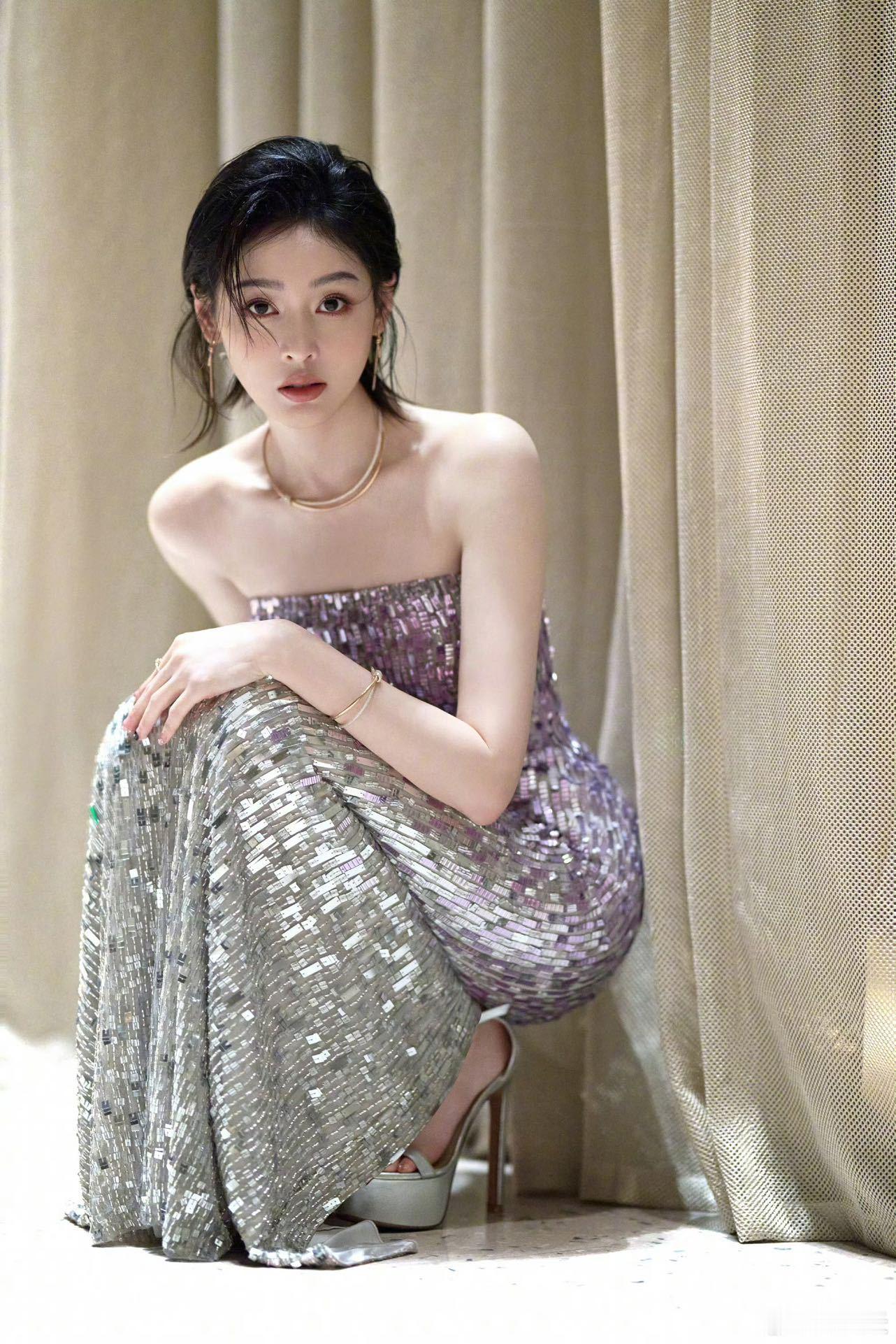 张靓颖张天爱看薛之谦演唱会 工作之余奔赴演唱会享受快乐，张天爱沉浸式追星太有感染