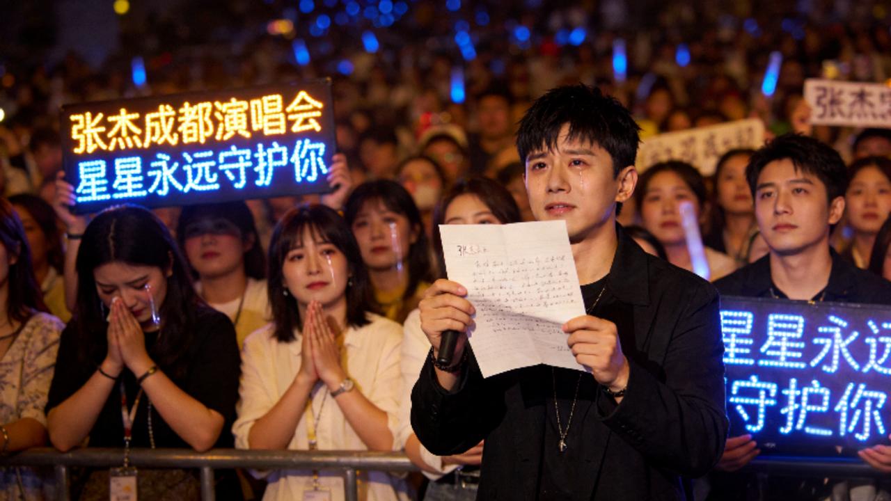 张杰含泪官宣永久退出所有投票活动！全网力挺，内娱终现清流
 
1月23日，张杰成