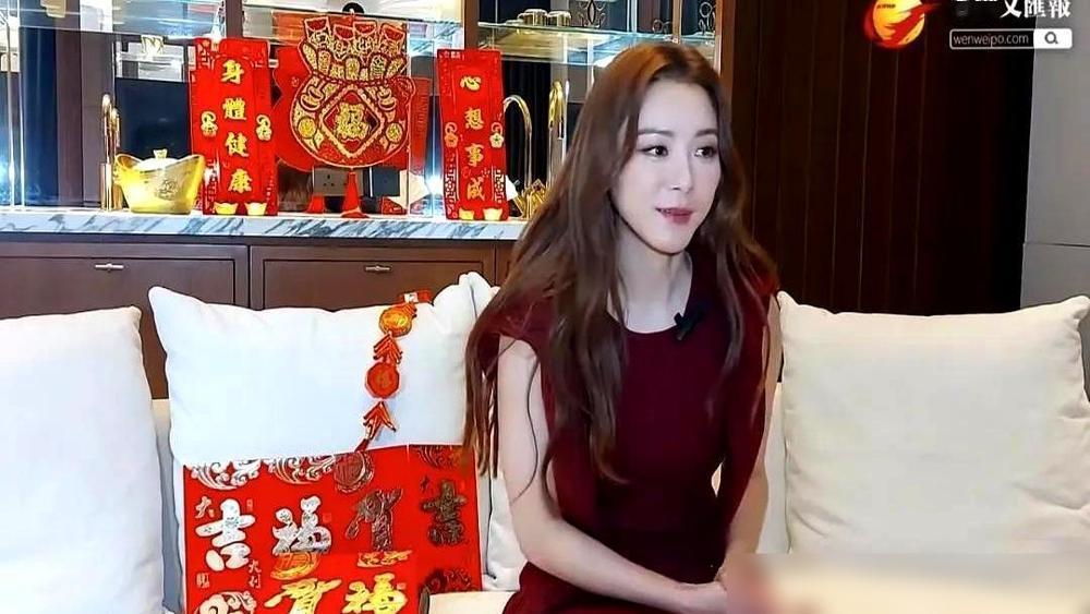 曾志伟的儿媳王敏奕，硬生生把一个奖杯，变成了烫手山芋。
 
人家从公屋妹做起，1