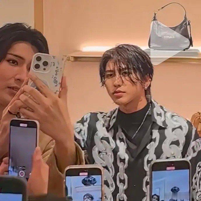 这是蔡徐坤现状吗，怎么变成这样了 