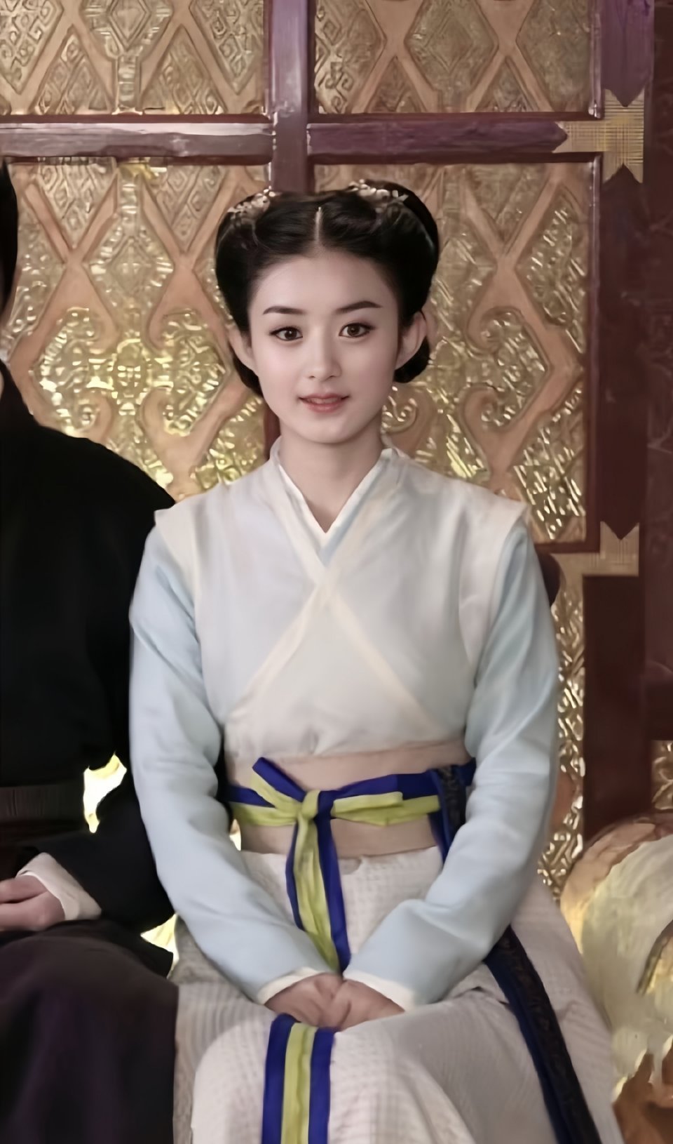 刷到一张赵丽颖早期陆贞，小脸蛋好嫩 ​​​