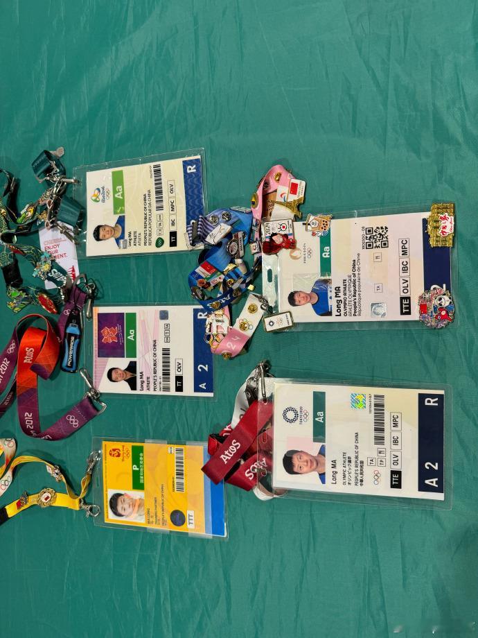 #马龙晒了五届奥运会的证件##马龙这份记忆同样深刻# 马龙晒出的五届奥运会证件，