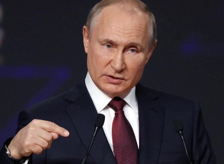 中俄关系需要再升温，懂王频繁在中东、欧洲、亚洲等地拱火，为了稳定秩序，中俄有必要