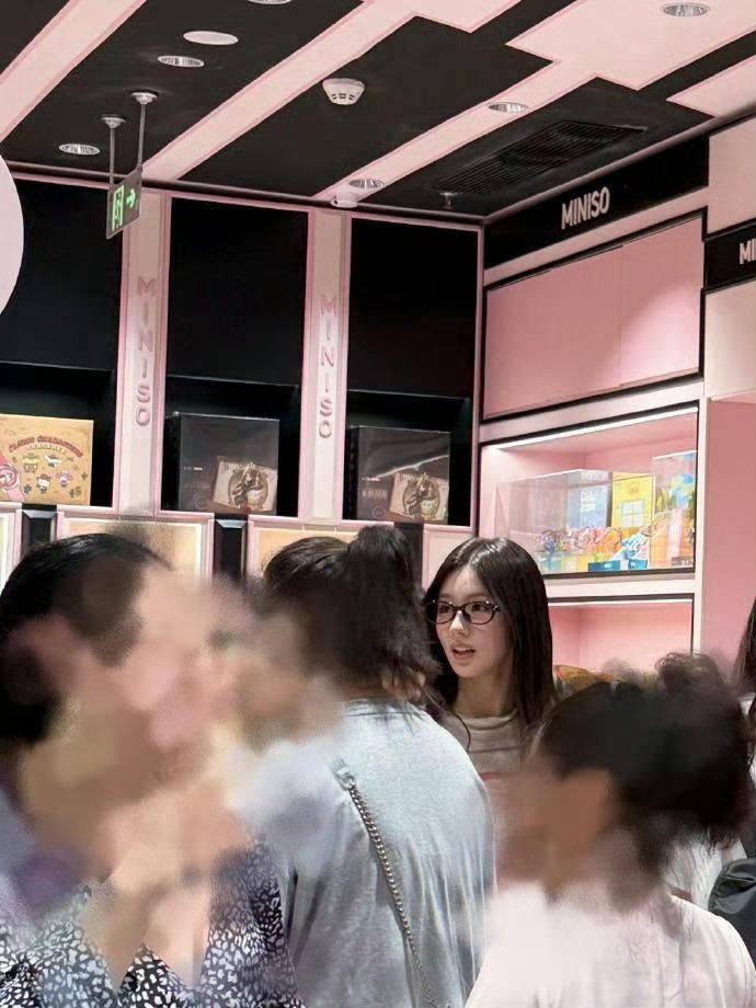 南京东路偶遇赵美延欧尼生图就这样权威 