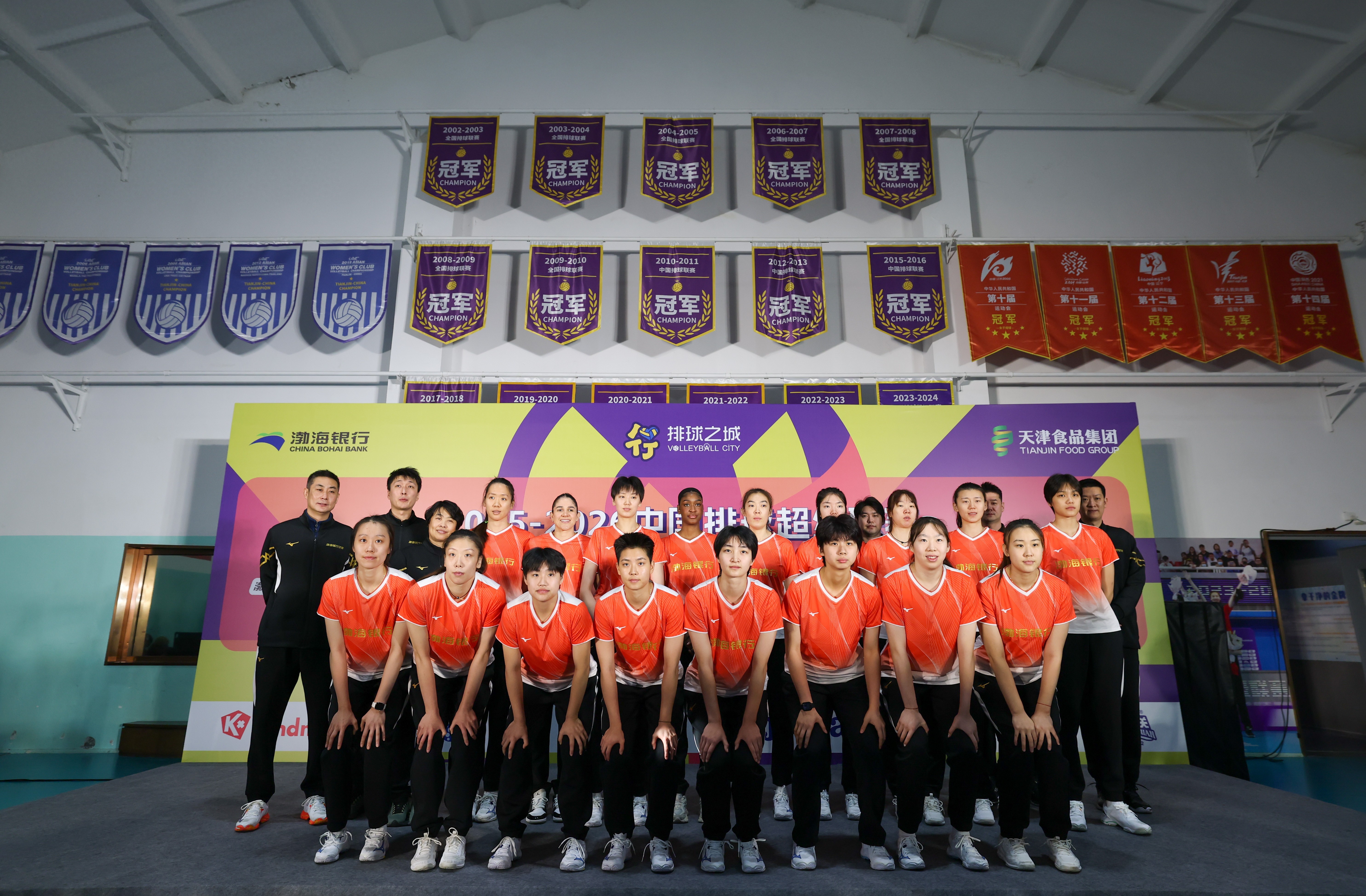 【天津女排：新赛季目标是锻炼新人】作为国内女子排坛的“冠军之师”，天津女排进入2