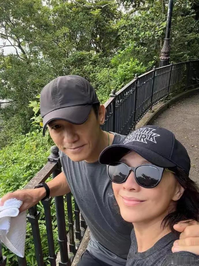 刘嘉玲不怕梁朝伟变心？原来他们之间还有这样一层关系！

以前提起刘嘉玲和梁朝伟，