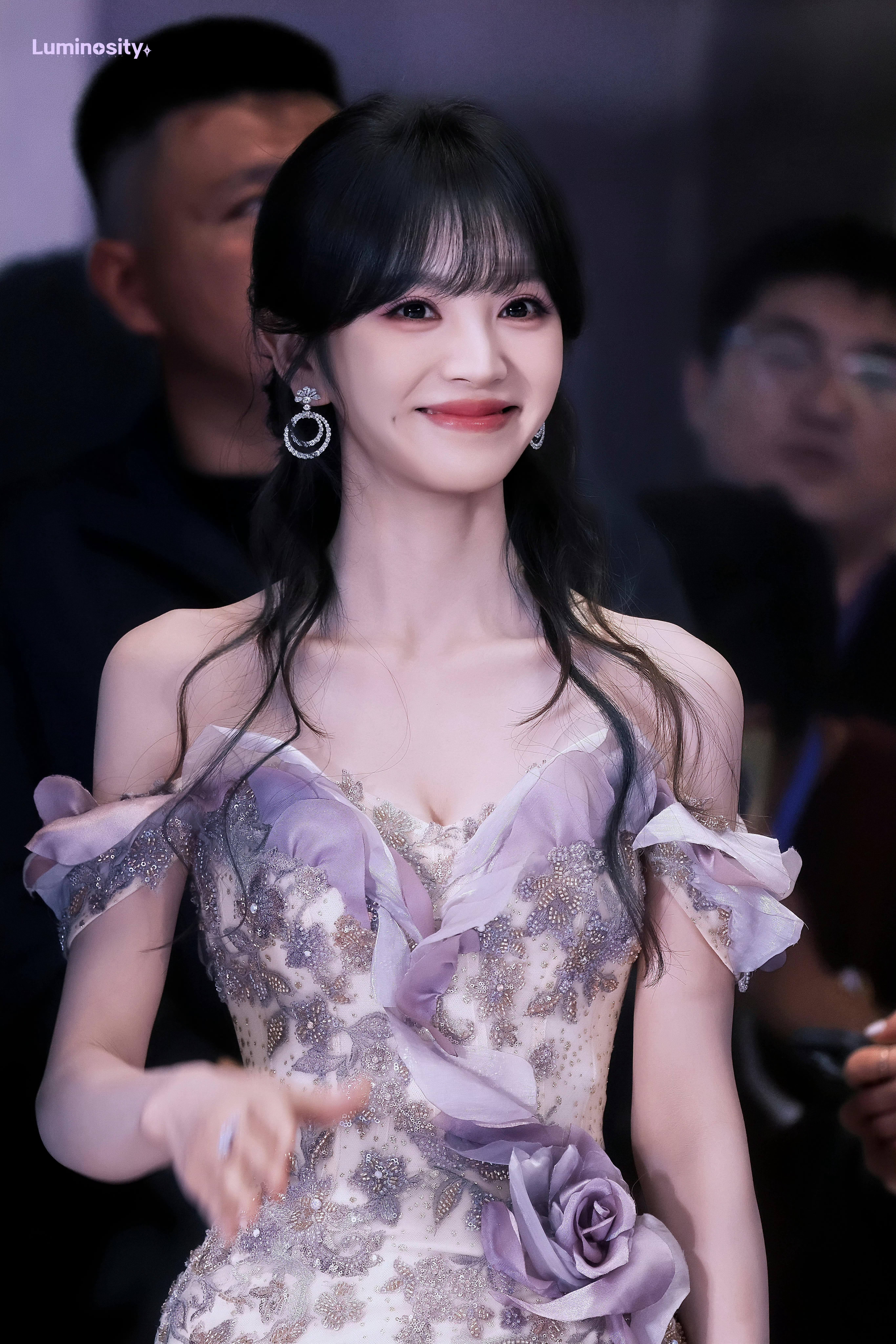 【田曦薇】我钟情于美人鱼浮出水面的刹那    cr logo ·田曦薇紫玫瑰鱼尾