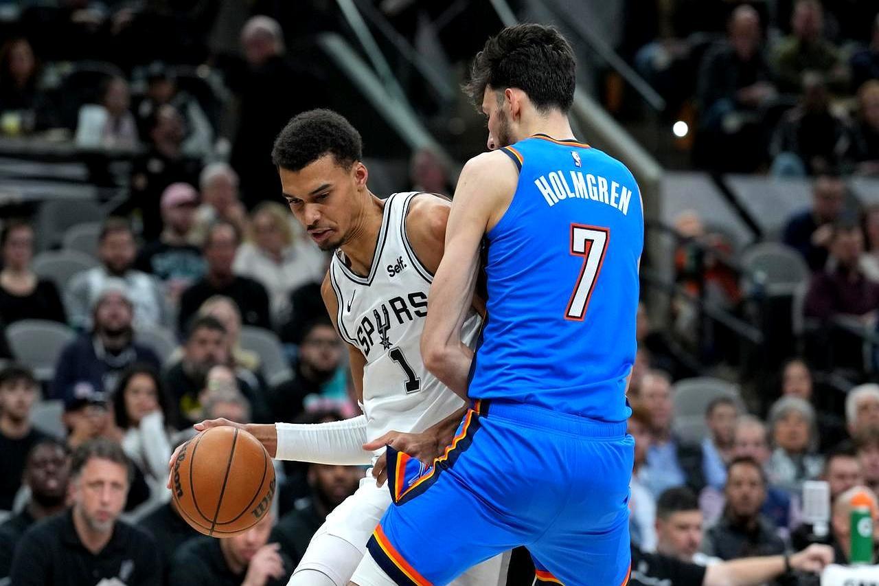 西部第二，27胜12负，听着挺美。
 
可一到最后五分钟，马刺还是慌：文班亚马被