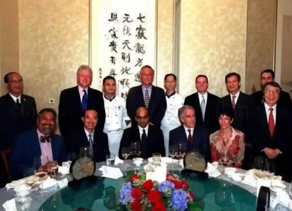 一个皮条客，身份高贵过总统，那就不是皮条客。

一个皮条客，在牢房里被自杀，也说