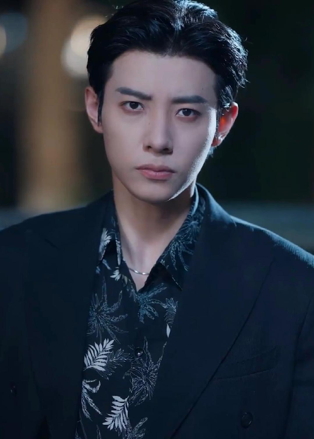 要不是今天没事考古马小宇
差点就被他骗了
其实他根本就不像他表面那样人畜无害
