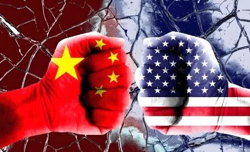 中国已经进入了与美国的关键较量，中国目前面临的威胁主要是战争和经济收割。

这句