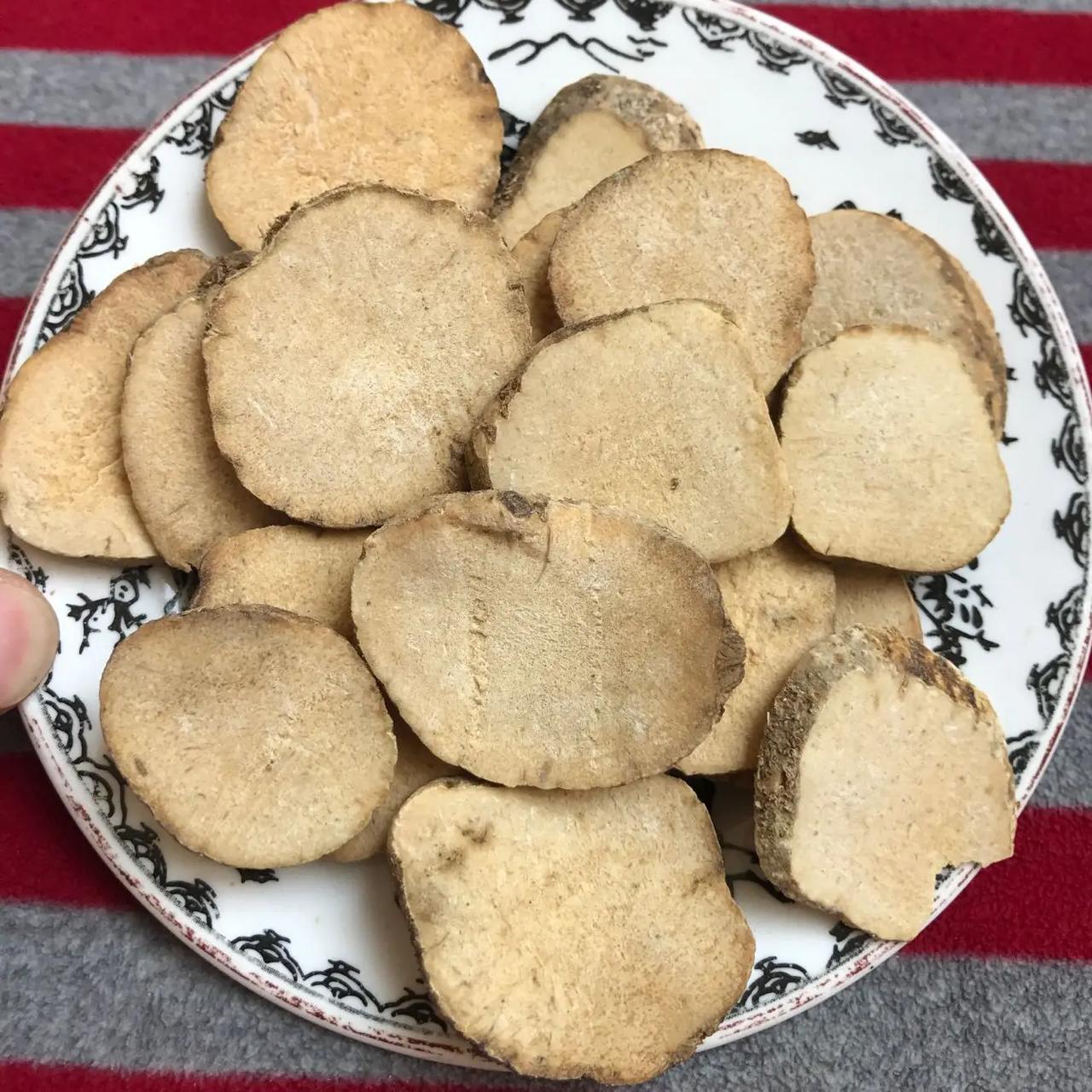 简单讲讲泽泻的妙用

中医有很多药名都非常有趣，闻其名便知其性。一听泽泻，就知道