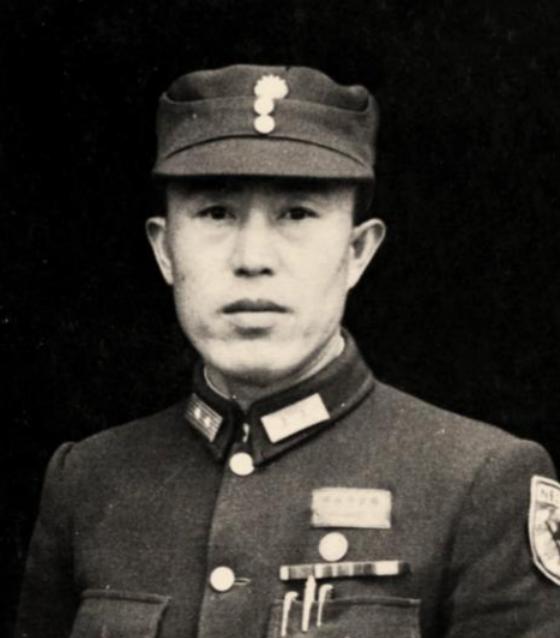 1952年6月，郑洞国接到任命去水利部当参事，打算全家搬到北方，老婆陈碧莲却不肯