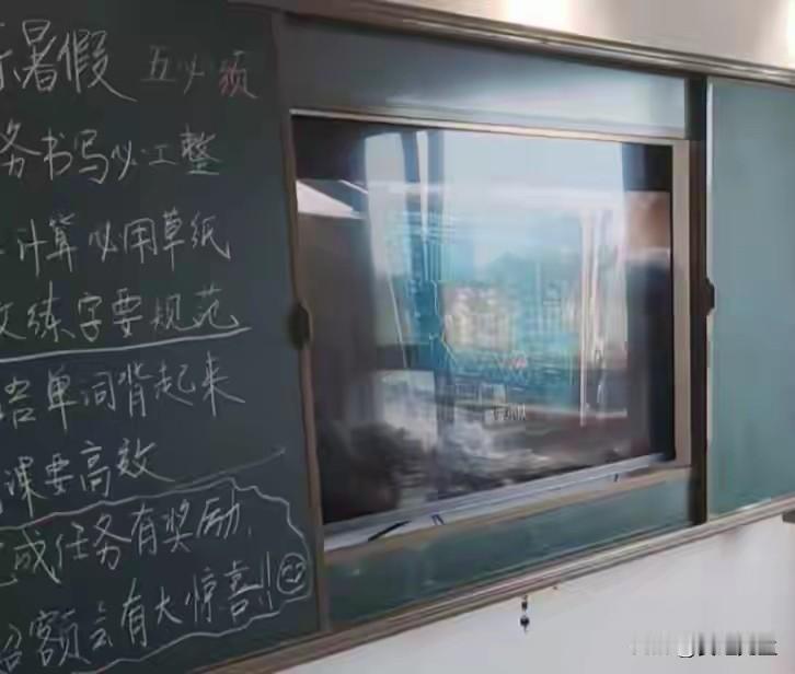 ，说明该女子触碰到了人们的敏感神经。
一方面，有人反对，原因是家庭是休闲舒适的地