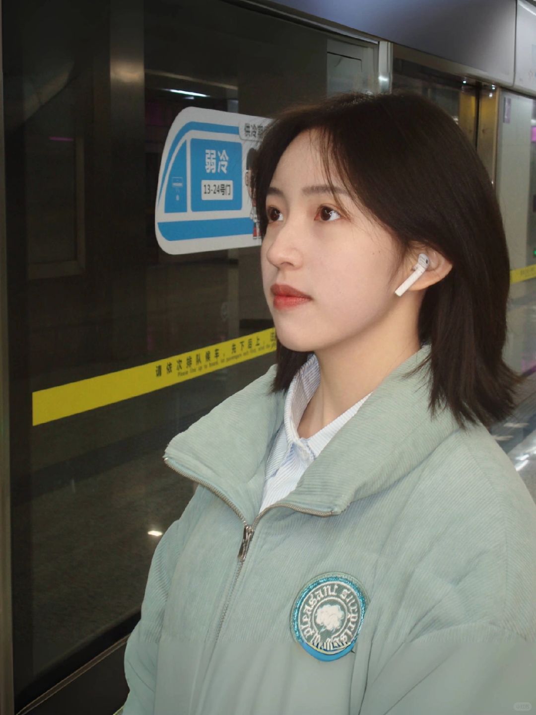今天在地铁站看见一个美女