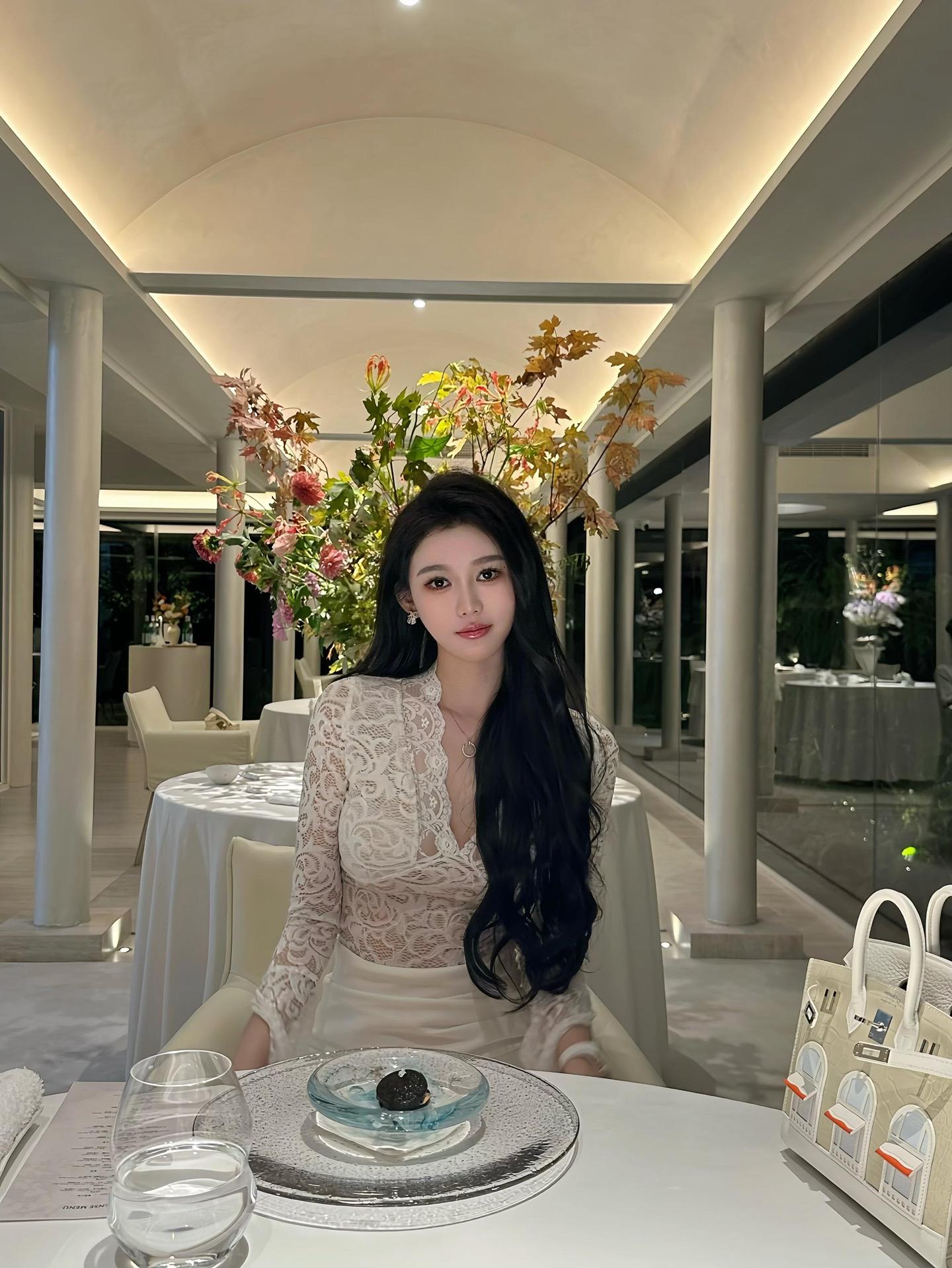 简约又性感的辣妹穿搭 美出高级感 大长腿 穿搭