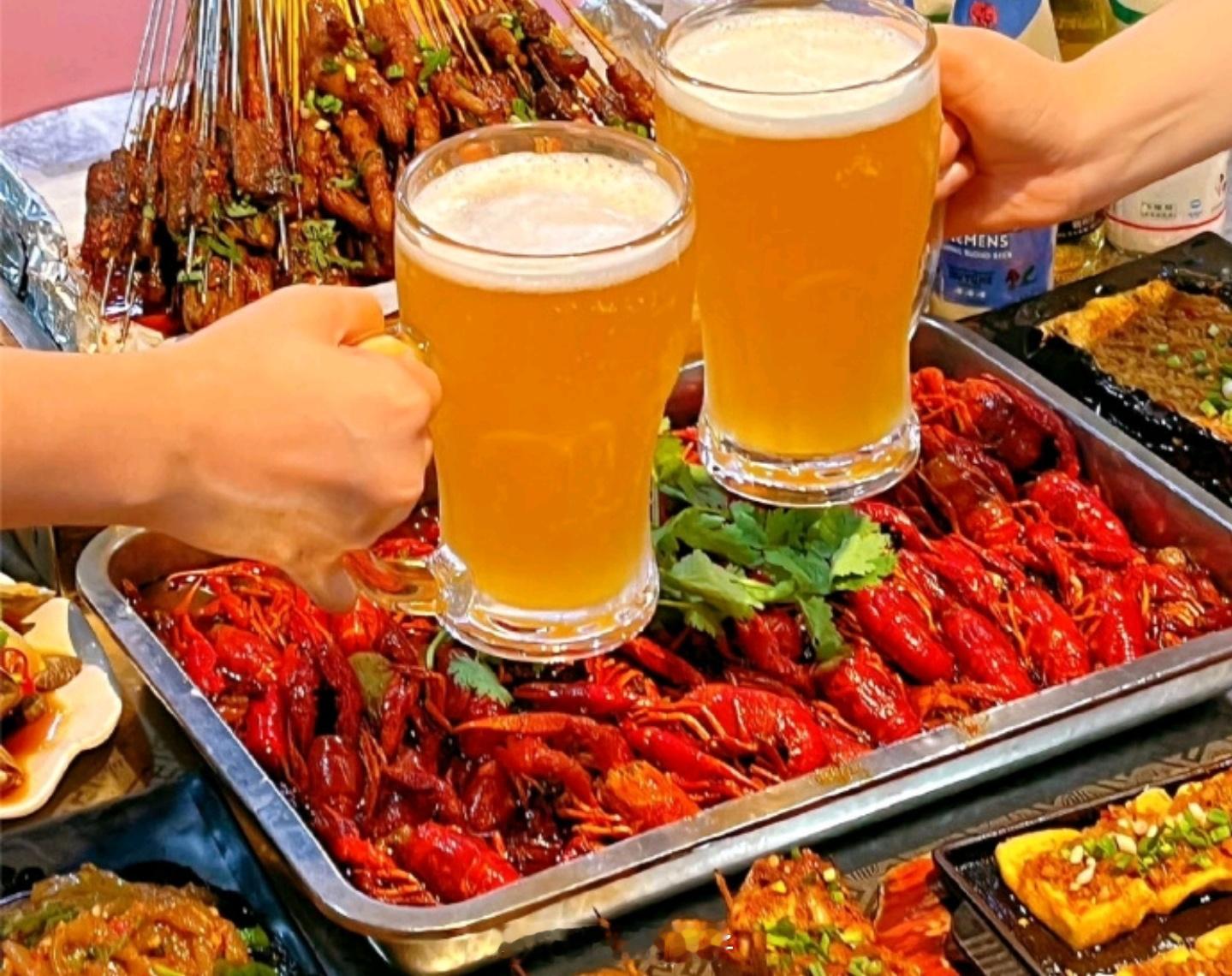 杭州最孤独世界杯看球点老板认输请了4000人结果0人到，一是时间不合适，二是还没