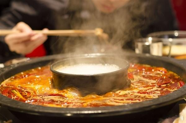 #一年半新开10万家火锅店# 但为啥感觉火锅越来越贵了呢。。。 ​​​