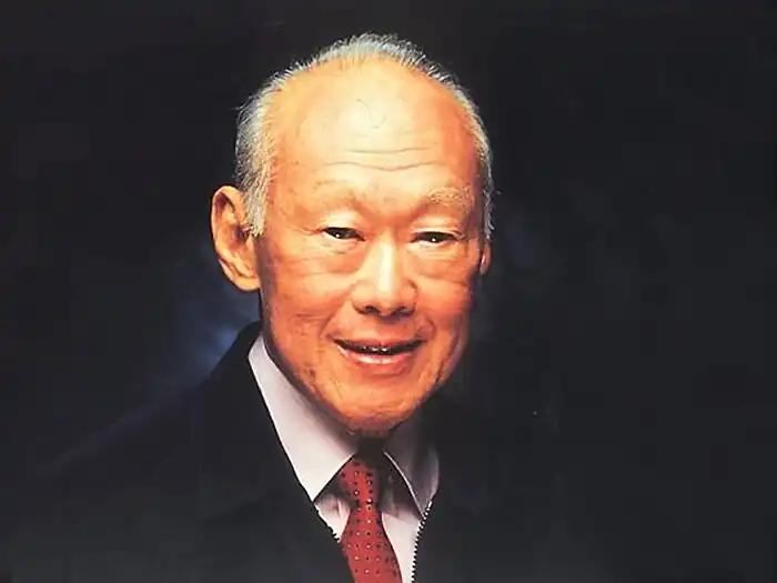 李光耀谈到治理贪腐：“这个很容易，你一个官员拥有工资之外的巨额财富，这就是贪污来